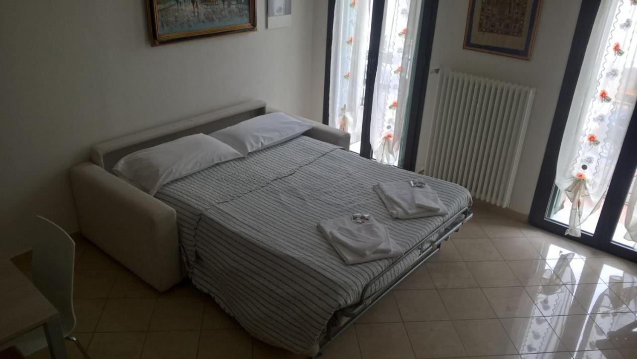 Casa Cuore - Love Pets - Fronte Ospedale Sacro Cuore Negrar Extérieur photo